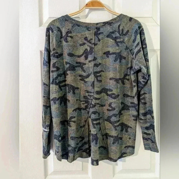 Michael Stars Sz.SP Small Petite Top Green Camo Long Sleeve Terra Shirt Soft NWT - Picture 3 of 9